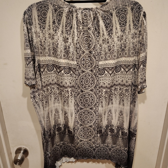 Catherine's Embellished Gray Print Stretch Tunic Top Sz 2X Fairy Boho Casual - Picture 7 of 7